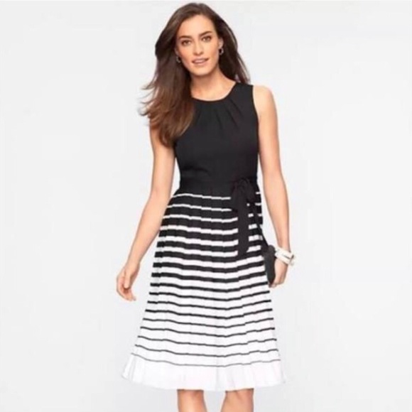 Talbots Dresses & Skirts - Talbots Sleeveless Navy & White Midi Dress